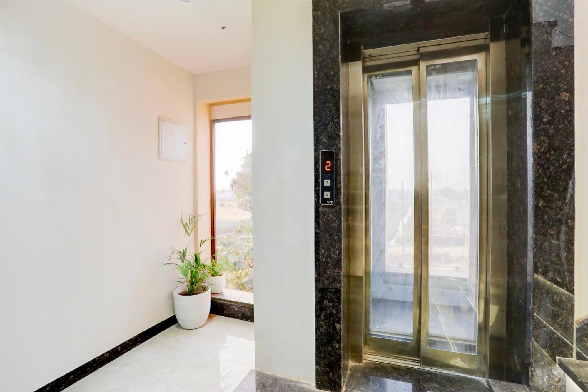 Super Collection O Belgacihia Near Kolkata Railway Station Hotel กวาลิออร์ ภายนอก รูปภาพ