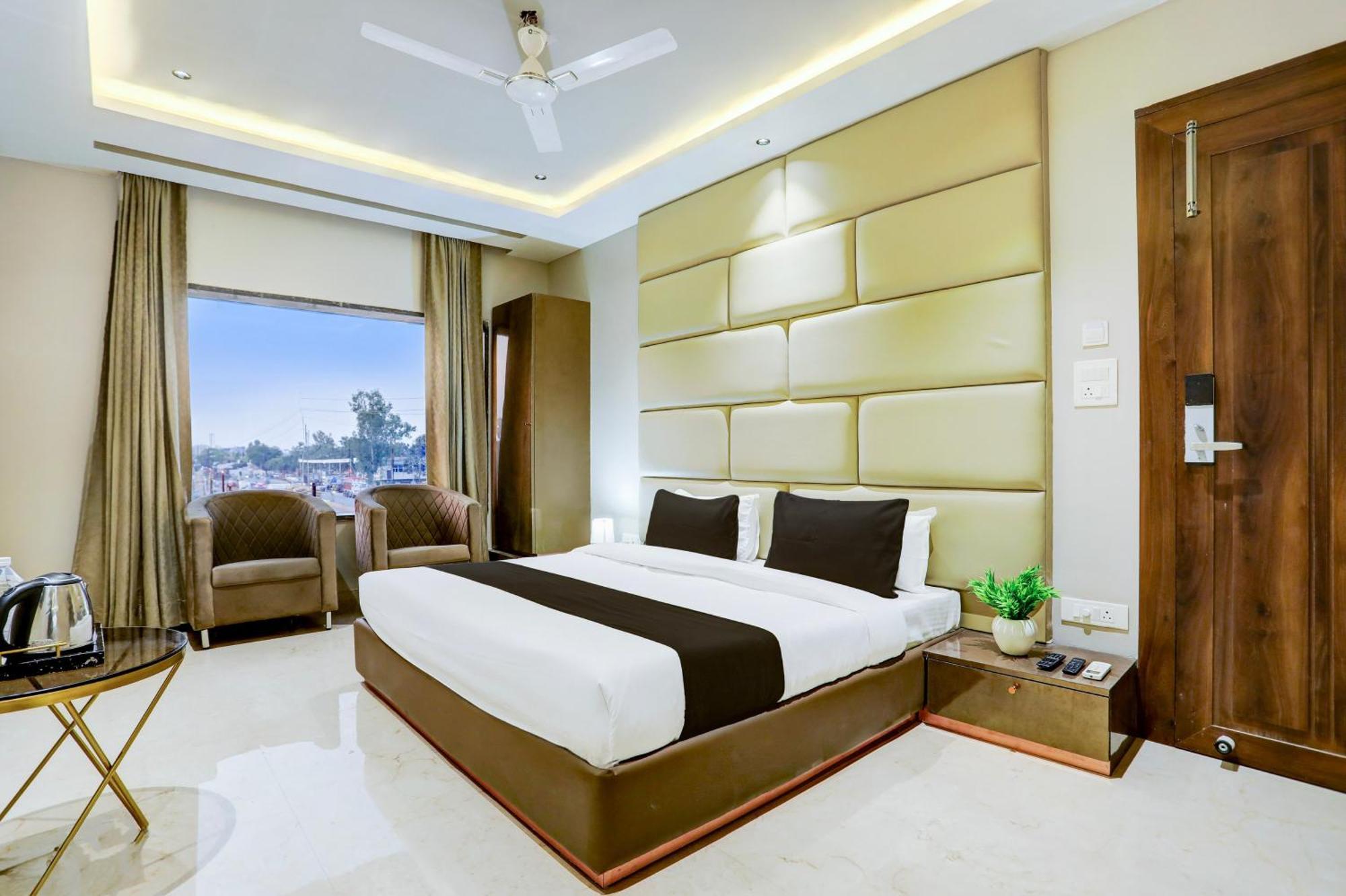 Super Collection O Belgacihia Near Kolkata Railway Station Hotel กวาลิออร์ ภายนอก รูปภาพ